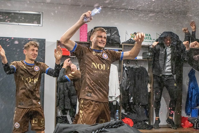 翼被对手反 翼被对手反